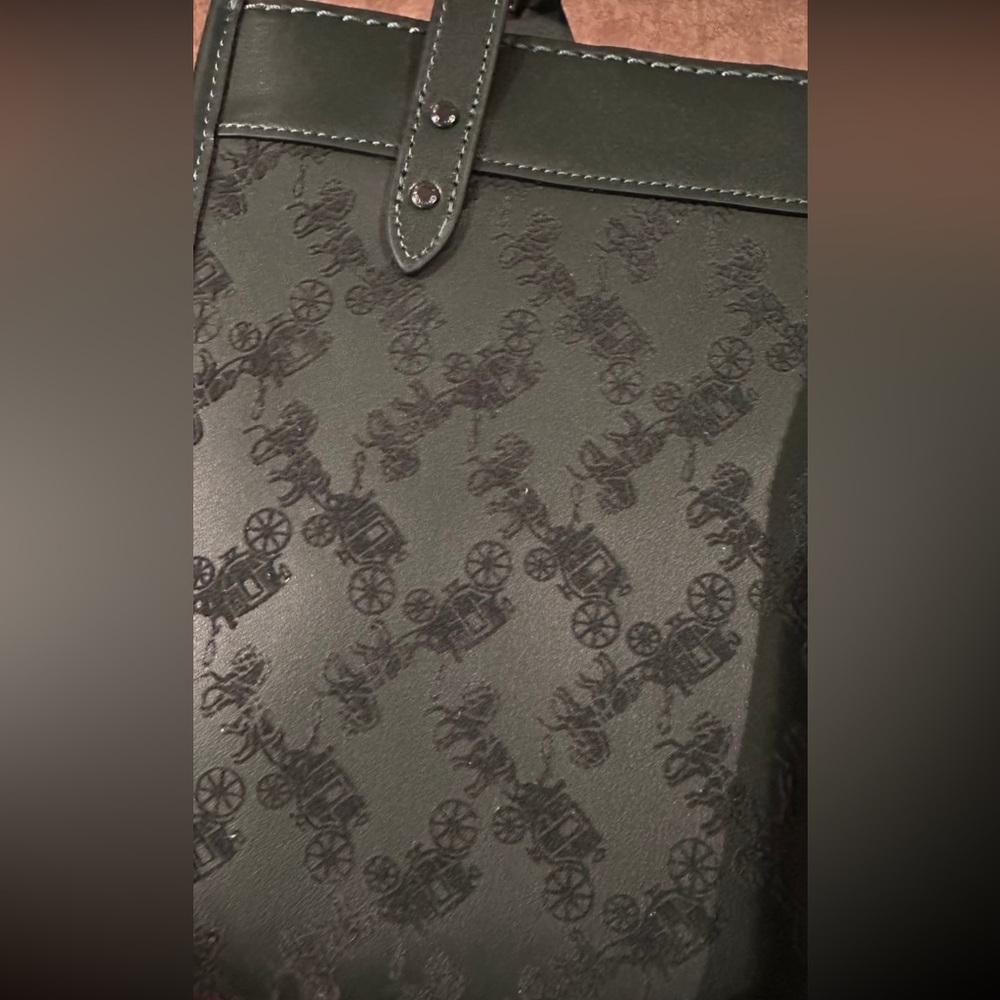 Coach Field Tote 22 Horse and Carriage in Amazon Green - Picture 2 of 7